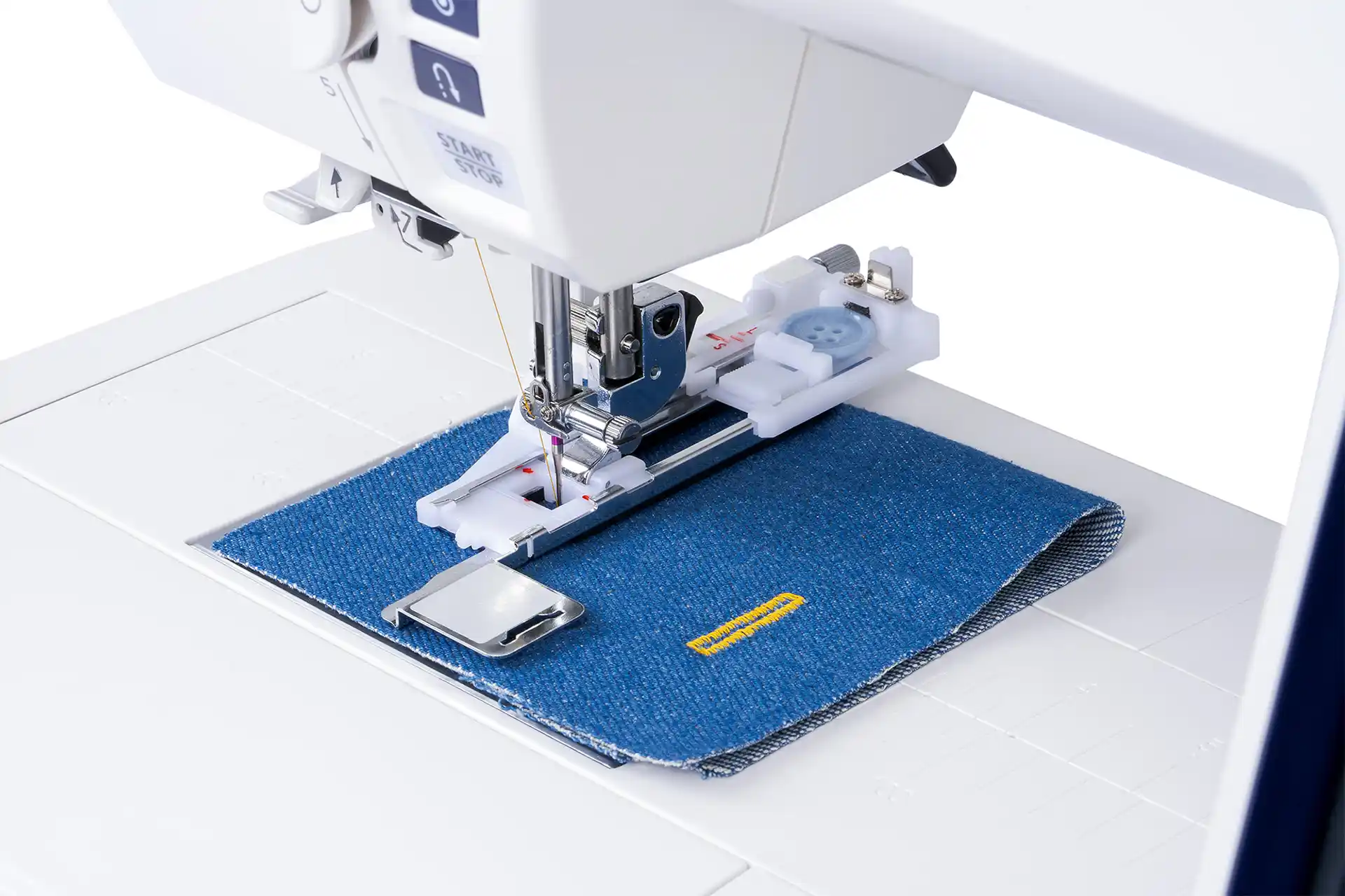 Janome Skyline S7 AE – gallery image